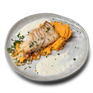 Kabeljauwhaasje met puree, spinazie en garnalen